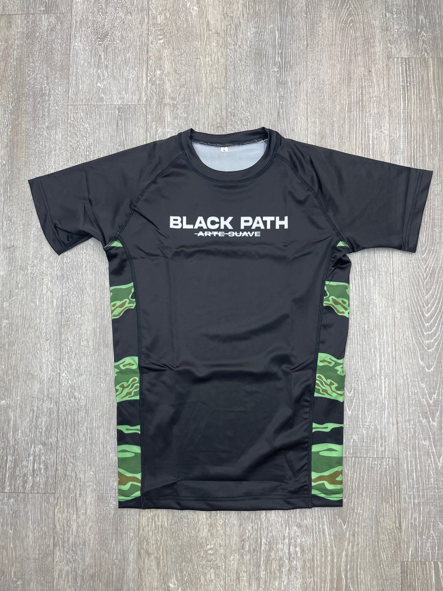 Anti Arte Suave rash guard